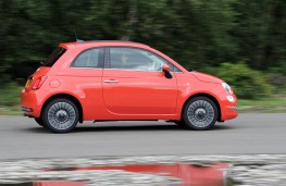 Fiat 500 Lounge, side action